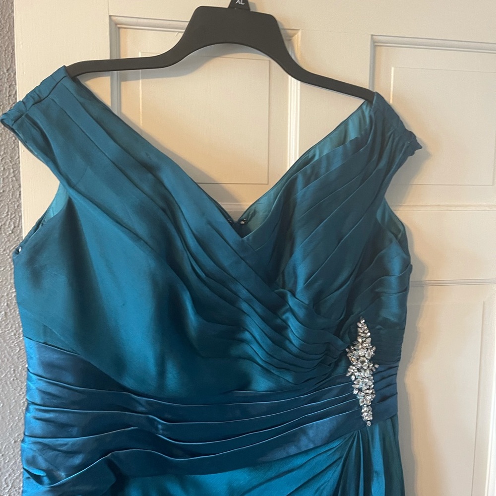 Satin-Top Teal Formal Gown - Picture 4 of 4
